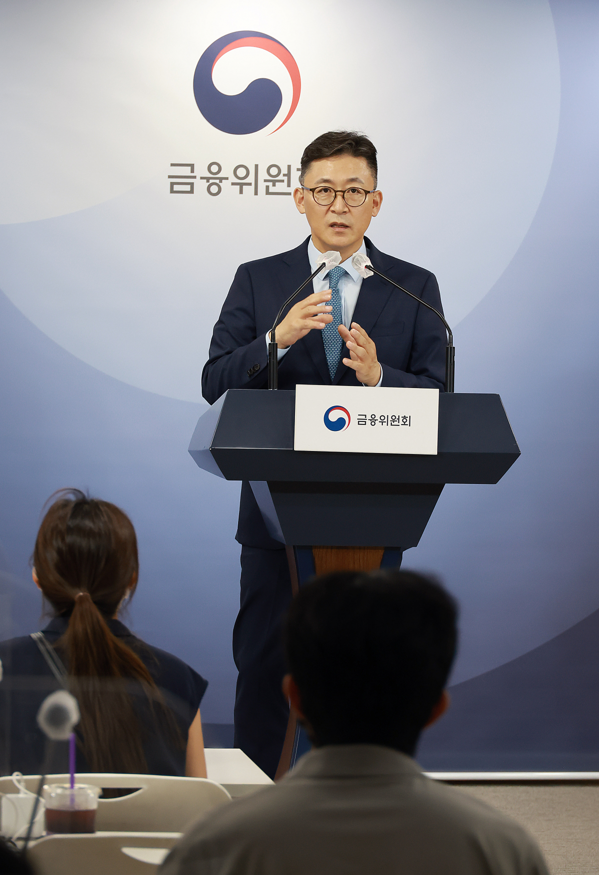 ▲권대영 금융위원회 금융정책국장이 9일 오후 서울 정부서울청사 합동브리핑실에서 ;안심전환대출 세부 추진계획 마련' 백브리핑을 하고 있다. (금융위원회)