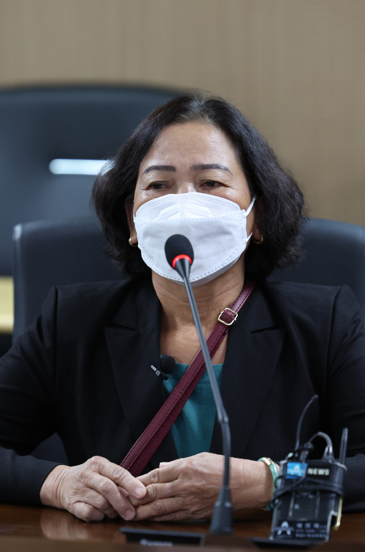 ▲베트남전 당시 한국군에 의한 민간인 학살 피해 생존자로 알려진 응우옌 티탄 씨가 8일 중구 진실·화해를 위한 과거사정리위원회를 방문, 인사말을 하고 있다. 티탄 씨는 1968년 한국군이 민간인 70여 명을 학살했다며 지난 2020년 우리나라를 상대로 국가배상소송을 제기했다. 티탄 씨와 득쩌이 씨는 오는 9일 한국 법정에 서서 당시 피해 내용을 증언할 예정이다. (연합뉴스)