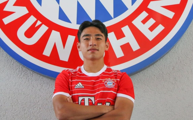 ▲이현주가 10일 독일 프로축구 구단 바이에른 뮌헨으로 완전 이적했다.(바이에른 뮌헨 홈페이지 캡처)
