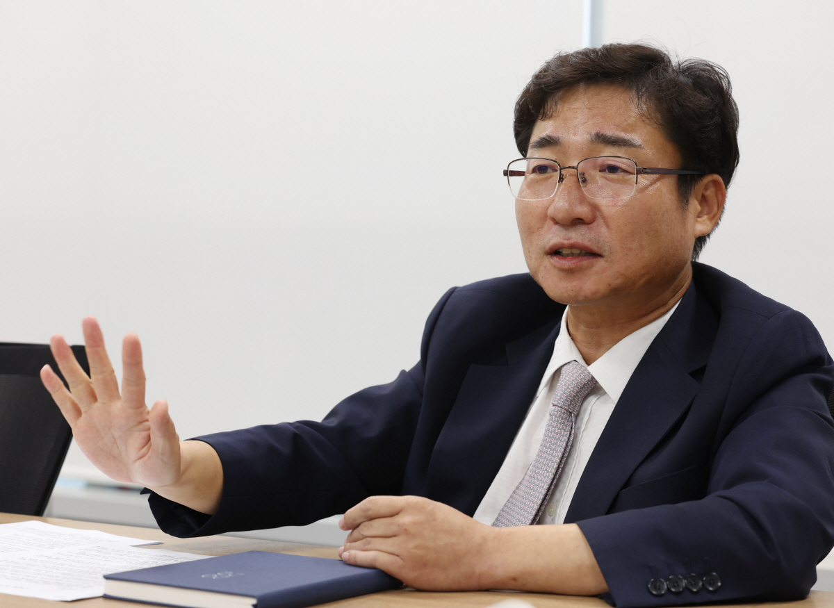 ▲이재혁 한국상장회사협의회 본부장이 9일 서울 마포구 한국상장협의회에서 이투데이와 인터뷰를 하고 있다. 조현욱 기자 gusdnr8863@