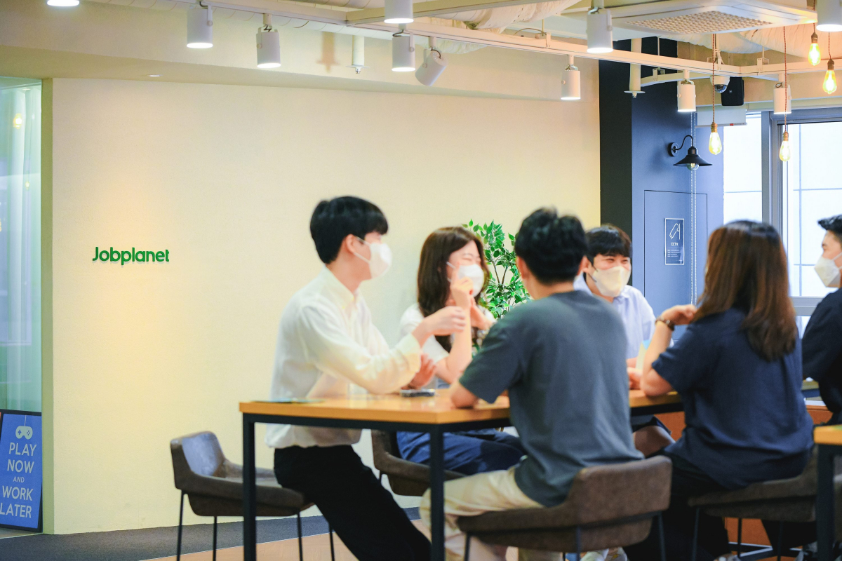 ▲국내 IT기업들의 하이브리드 근무제 전환이 이어지고 있다. (사진제공=잡플래닛)