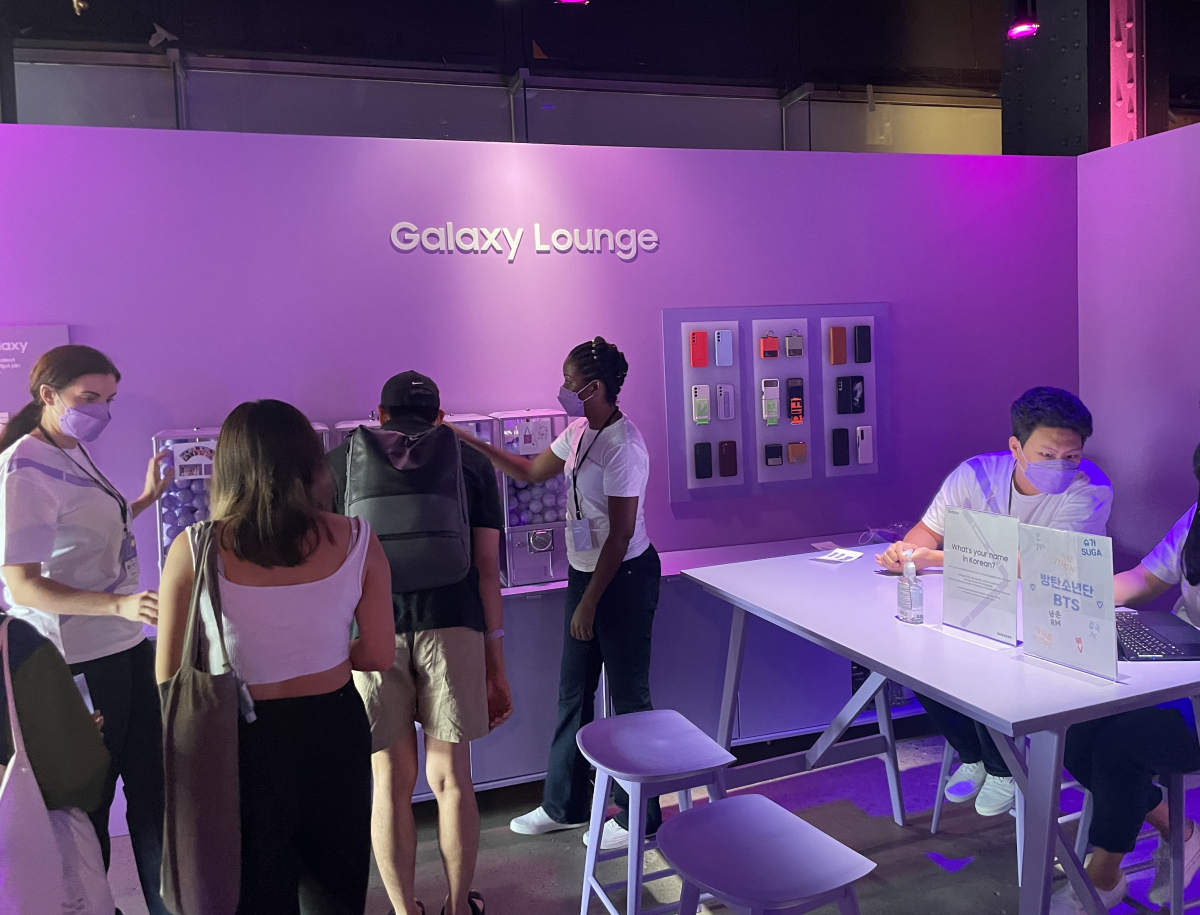▲체험존 끝 갤럭시 라운지에는 경품 뽑기와 한글 이름 이벤트가 진행되고 있다. (강태우 기자 burning@)
