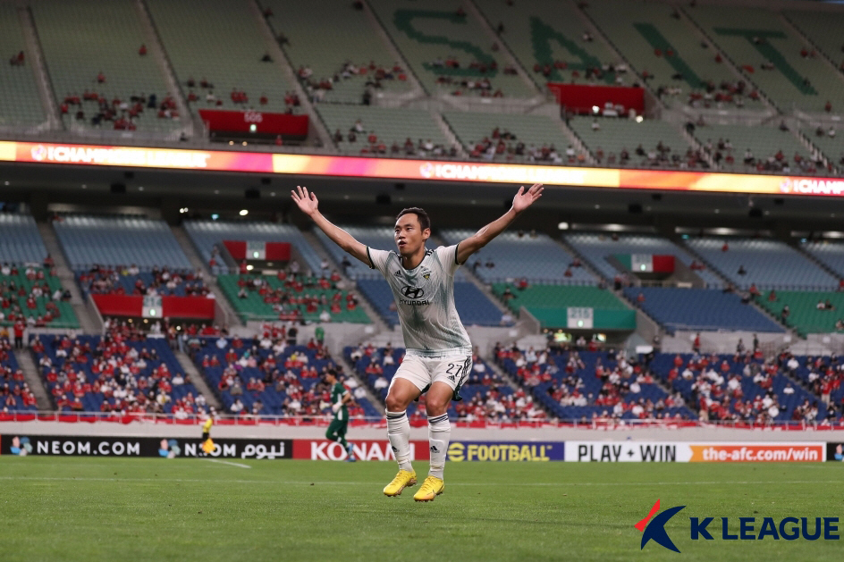 ▲(사진제공=한국  프로축구연맹) 22일 일본 사이타마 스타디움 2002에서 열린 2022 아시아축구연맹(AFC) 챔피언스리그 전북 현대와 비셀 고베의 8강전 경기에서, 연장 후반전 문선민이 골을 넣은 뒤 세리머니를 하고 있다.
