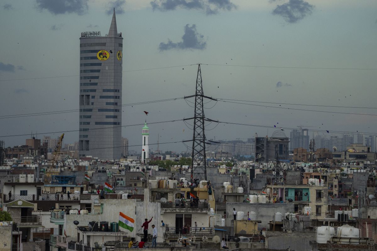 ▲인도 뉴델리에서 15일 마을 전경이 보인다. 뉴델리/AP뉴시스

