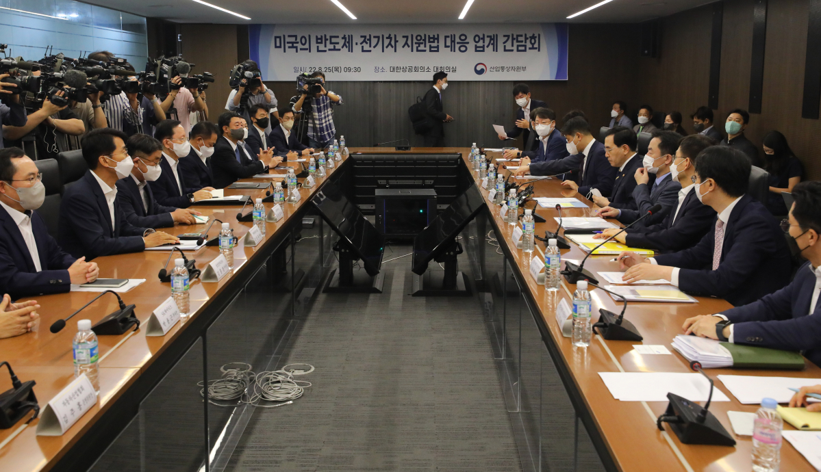 ▲이창양 산업통상자원부 장관이 25일 오전 서울 중구 대한상공회의소에서 열린 미국의 반도체, 전기차 지원법 대응 업계 간담회에 참석해 발언하고 있다. (뉴시스)