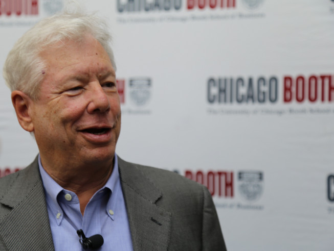 ▲2017년 10월 9일 리처드 탈러 시카고대 경제학 교수가 미 시카고대 부스경영대학원 기자회견에 참석하고 있다. 시카고/신화뉴시스