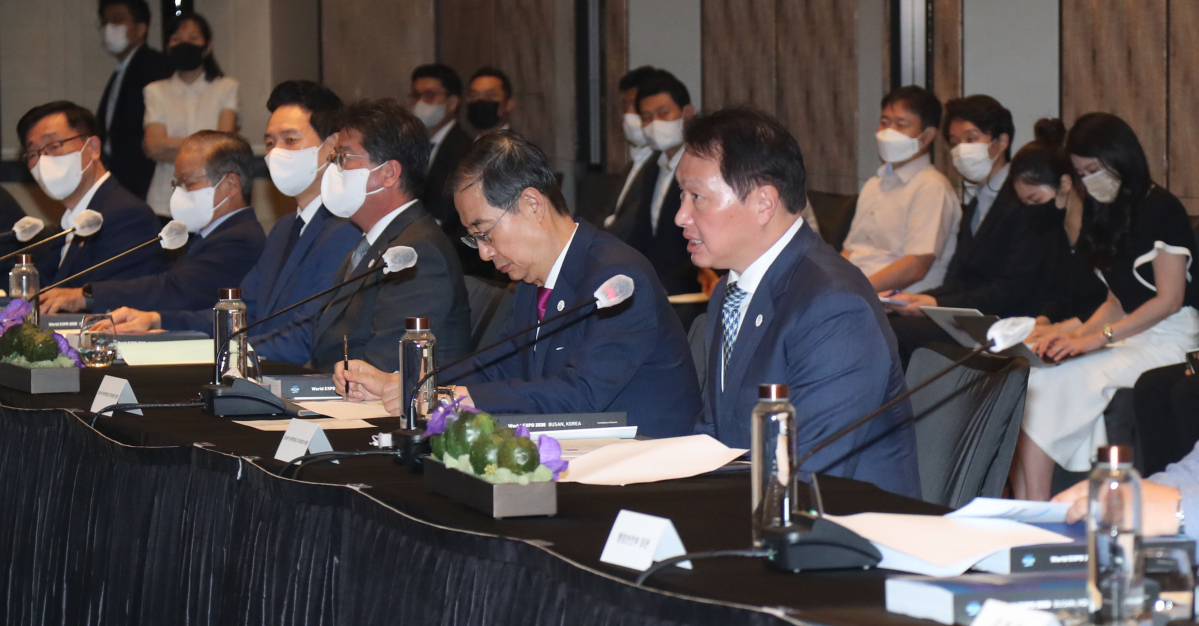 ▲26일 서울 포시즌스 호텔에서 열린 '2030 부산세계박람회 유치위원회' 제2차 회의에서 최태원 대한상의 회장이 인사말을 하고 있다.  (사진제공=대한상공회의소)