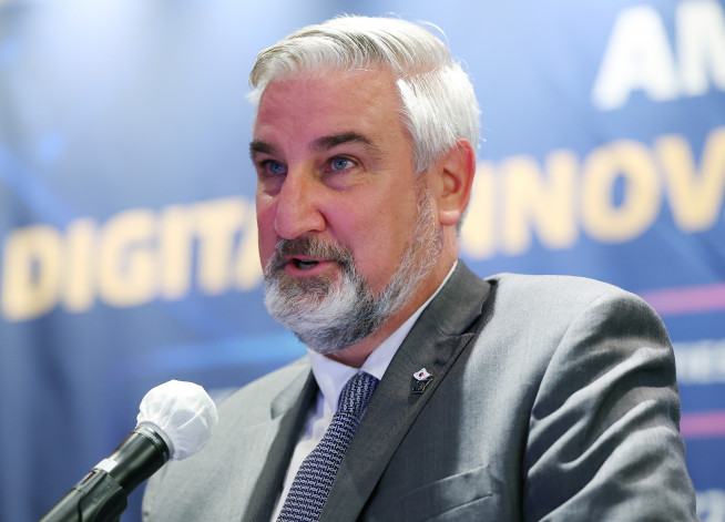 ▲26일 오후 서울 용산구 그랜드 하얏트호텔에서 열린 2022 주한미국상공회의소(암참) 디지털 혁신 포럼에서 에릭 홀콤 인디애나주 주지사가 축사를 하고 있다.(연합뉴스)