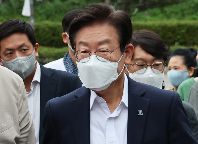 ▲경기도 당원 만남의 날 참석하는 이재명(연합뉴스)