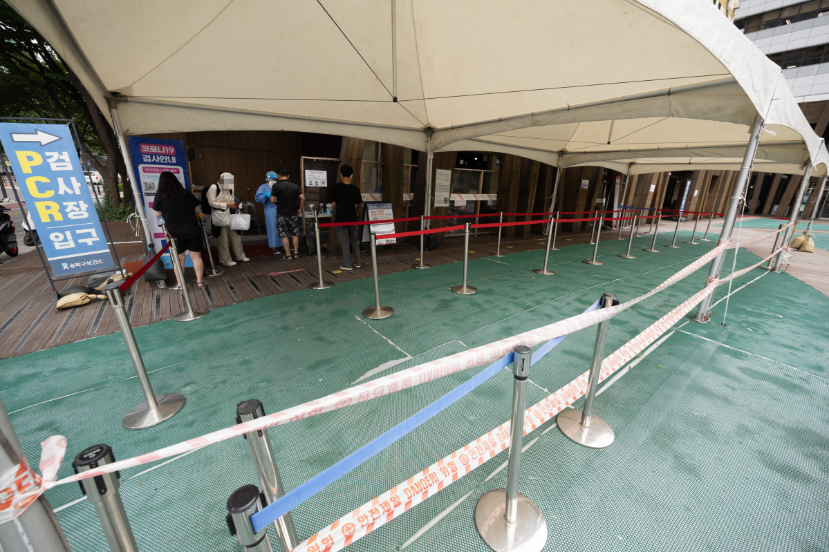 ▲24일 오전 서울 송파구 송파구보건소 선별진료소가 한산한 모습이다.(연합뉴스)