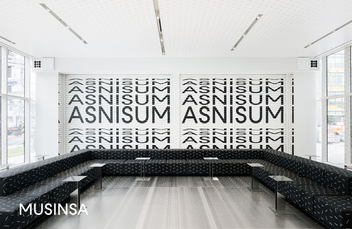 ▲무신사 새 사옥 1층 카페 '아즈니섬(ASNISUM)' 전경. (사진제공=무신사)