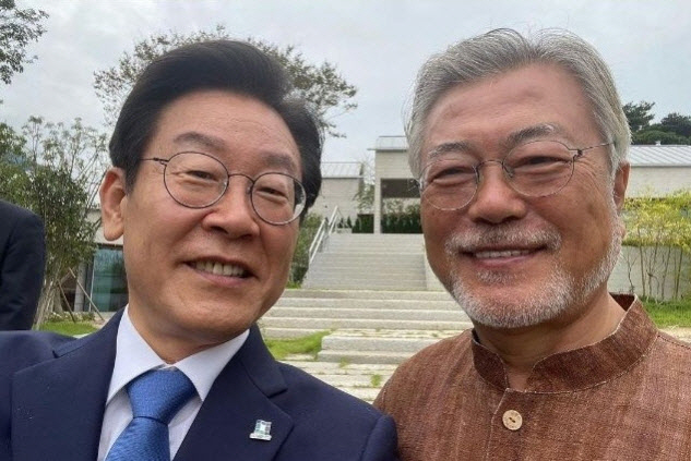 ▲이재명 더불어민주당 신임 대표와 문재인 전 대통령(이재명 대표 인스타그램)