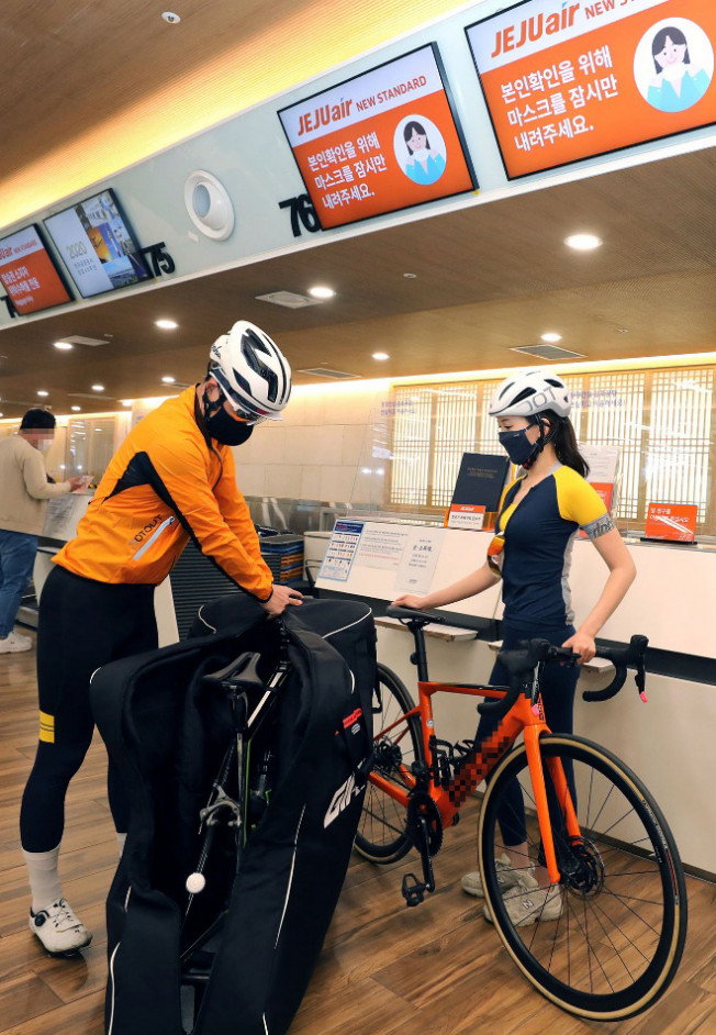 ▲제주항공이 가을을 앞두고 제주도 자전거 여행을 준비하는 고객들에게 자전거 캐링백 서비스 할인 프로모션을 진행한다. (사진제공=제주항공)
