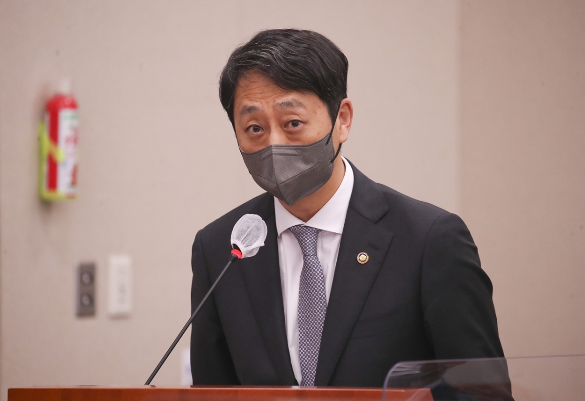 ▲안덕근 통상교섭본부장이 29일 서울 여의도 국회에서 열린 산업통상자원중소벤처기업위원회 전체회의에 출석해 '인도태평양경제프레임워크(IPEF) 협상 추진계획'을 보고하고 있다.  (뉴시스)