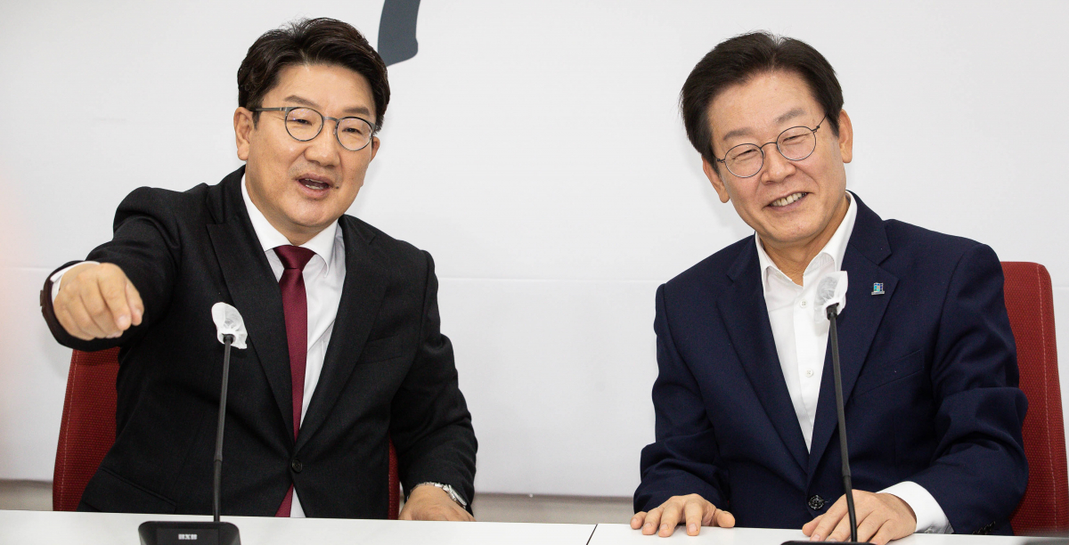 ▲이재명 더불어민주당 대표가 31일 오전 국회 국민의힘 원내대표실을 예방, 권성동 원내대표와 면담하고 있다. (국회사진기자단)