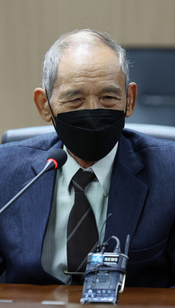 ▲베트남전 당시 한국군에 의한 민간인 학살 피해 목격자로 알려진 응우옌 득쩌이 씨가 8일 중구 진실·화해를 위한 과거사정리위원회를 방문, 인사말을 하고 있다.    득쩌이 씨는 오는 9일 한국 법정에 서서 당시 피해 내용을 증언할 예정이다. (연합뉴스)