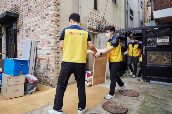 ▲HDC현대산업개발은 19일 서울 동작구 일대 수해 가구 돕기에 나선다고 밝혔다.  (사진제공=HDC현대산업개발)