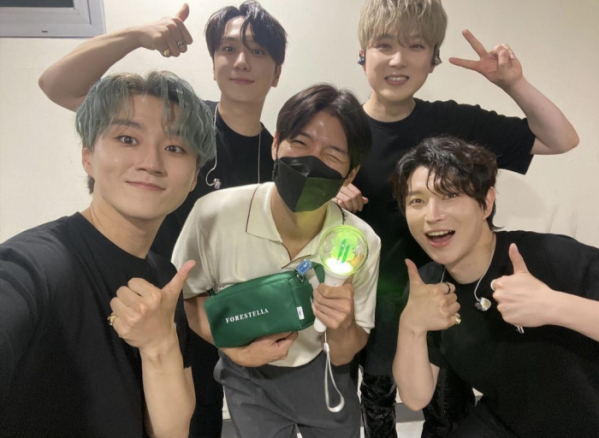 (사진 = 손호영 SNS 제공)