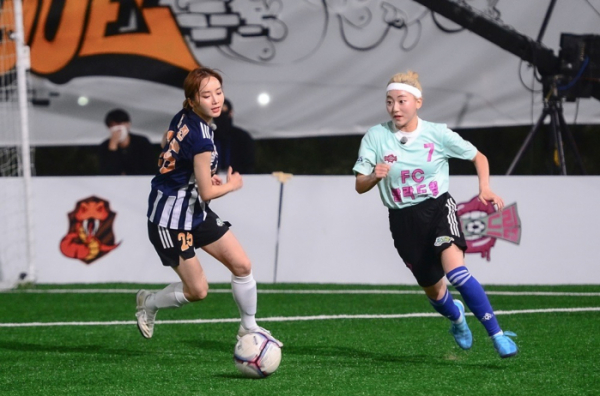 ▲'골때리는그녀들' 윤태진, 경서(사진제공=SBS)