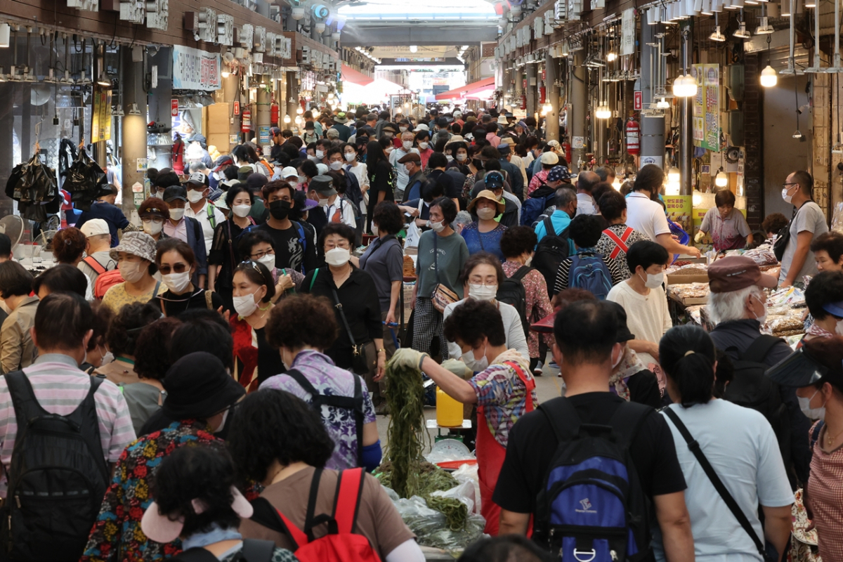 ▲서울 동대문구 경동시장이 추석을 앞두고 미리 장을 보려는 시민들로 북적이고 있다. (연합뉴스)