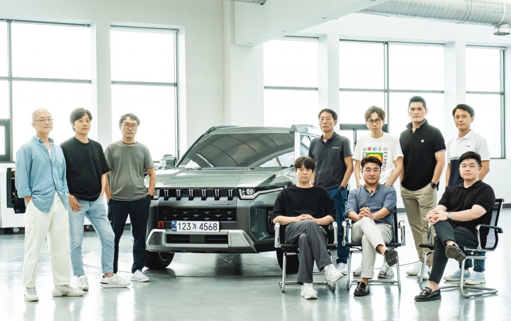 ▲29일 경기도 평택시 쌍용자동차 본사 중앙연구소에서 쌍용차 디자이너들이 이투데이와 인터뷰에 앞서 포즈를 취하고 있다.  (조현호 기자 hyunho@)