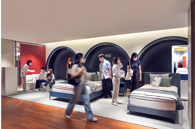 ▲시몬스 침대는 롯데백화점과 단독 파트너십을 맺고 본점을 비롯해 분당점•수원점•평촌점•인천점•건대스타시티점•대구점 등 7개점에 N32 단독 매장을 우선 오픈했다. (사진제공=시몬스 침대 )