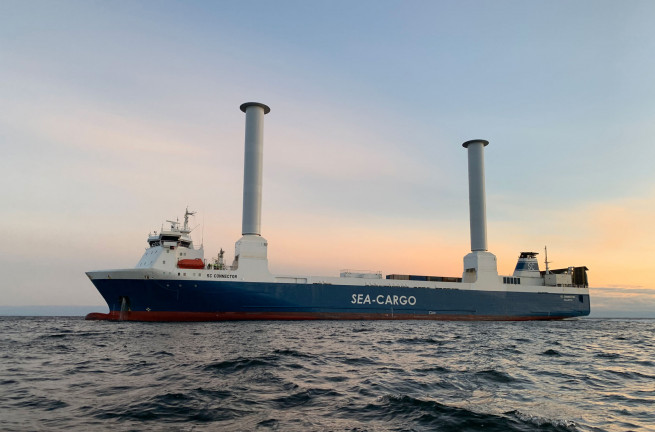 ▲핀란드 노스파워가 개발 중인 원통형 돛 ‘로터세일’. 출처 씨-카고(SEA-CARGO) 웹사이트