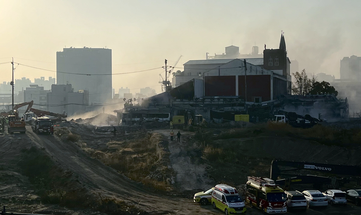 ▲지난해 11월 15일 서울 성북구 사랑제일교회에서 서울북부지법 집행인력이 6차 명도집행에 나서고 있다.
 (뉴시스)