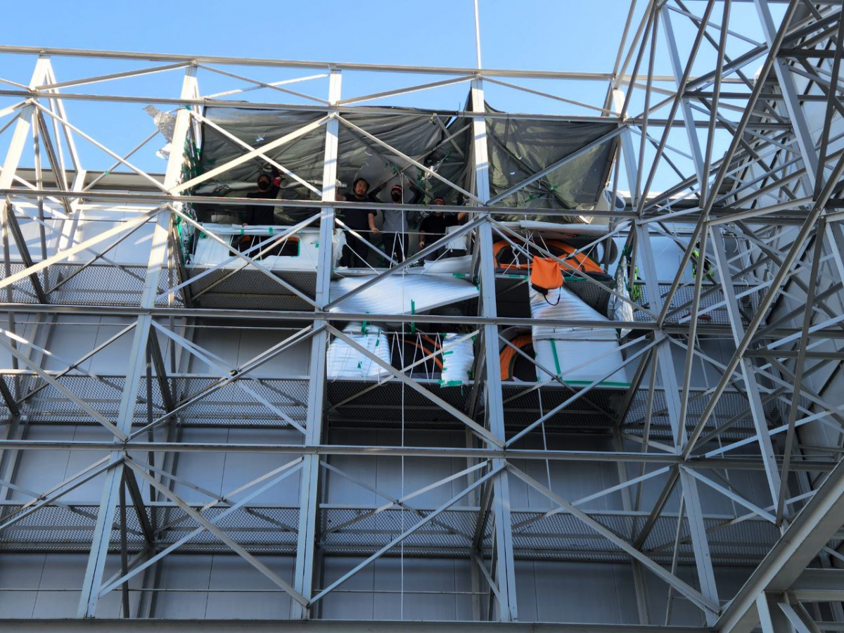 ▲지난 7일 하이트진로 광고탑 위에 오른 화물노동자들의 고공농성 현장.  (출처=정의당)