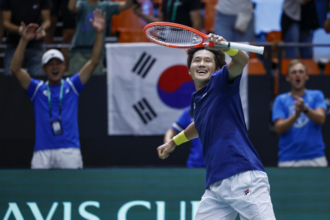 ▲오제알리아심을 꺾고 기뻐하는 권순우(EPA연합뉴스)