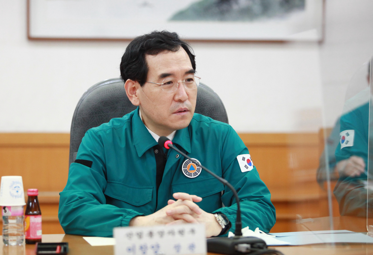 ▲이창양 산업통상자원부 장관이 8일 산업단지공단 포항지사 회의실에서 포항지역 철강산업단지 입주기업 간담회를 주재하고 있다. (사진=산업통상자원부 제공)