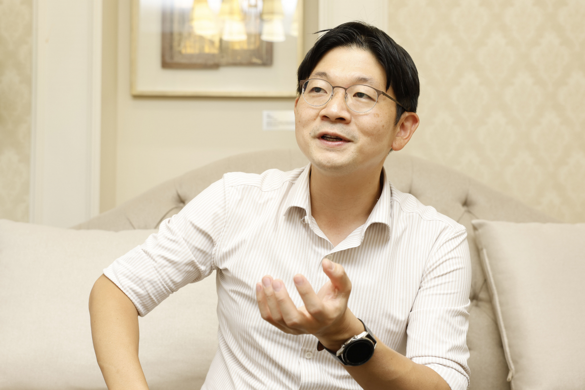 ▲오건영 신한은행 WM사업부 부부장은 이투데이와의 인터뷰에서 "고물가 시대에 물가를 잡으려는 각국 중앙은행의 대응으로 거시경제 변동성이 클 수밖에 없다"며 "인플레이션 자산과 디플레이션 자산을 혼합하는 분산투자가 현명하다"고 말했다. (조현호 기자 hyunho@)