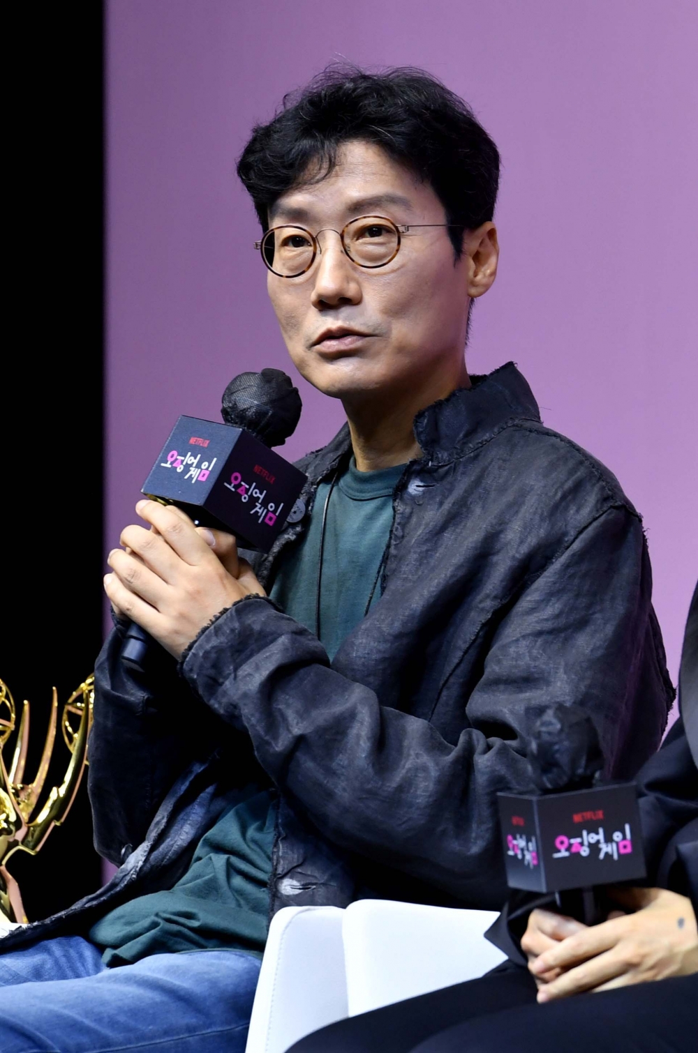 ▲황동혁 감독이 16일 서울 중구 웨스틴조선호텔에서 열린 제74회 프라임타임 에미상(Primetime Emmy Awards) '오징어 게임' 수상 기념 기자간담회에서 인사말을 하고 있다. 신태현 기자 holjjak@ (이투데이DB)