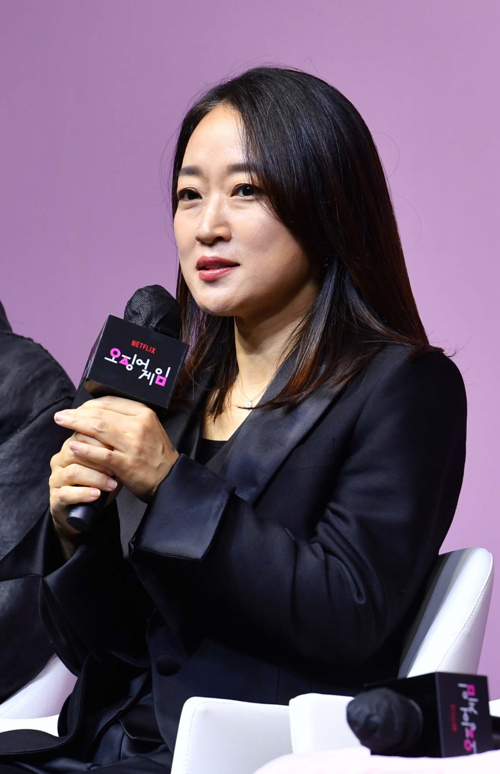 ▲김지연 싸이런픽쳐스 대표가 16일 서울 중구 웨스틴조선호텔에서 열린 제74회 프라임타임 에미상(Primetime Emmy Awards) '오징어 게임' 수상 기념 기자간담회에서 인사말을 하고 있다. 신태현 기자 holjjak@ (이투데이DB)