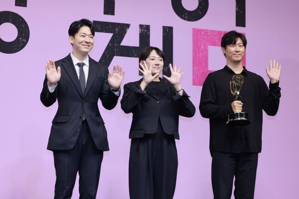 ▲심상민 베스트스턴트팀 무술팀장, 김차이 무술팀원, 이태영 무술팀장이 16일 서울 중구 웨스틴조선호텔에서 열린 제74회 프라임타임 에미상(Primetime Emmy Awards) '오징어 게임' 수상 기념 기자간담회에서 인사말을 하고 있다. 신태현 기자 holjjak@ (이투데이DB)