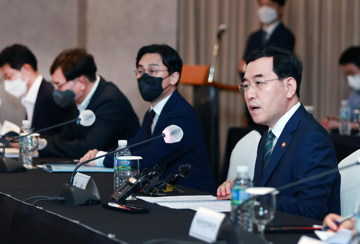 ▲이창양 산업통상자원부 장관이 16일 오전 서울 롯데호텔에서 제1차 에너지정책 자문위원회를 열고 회의를 진행하고 있다. (사진=산업통상자원부 제공)