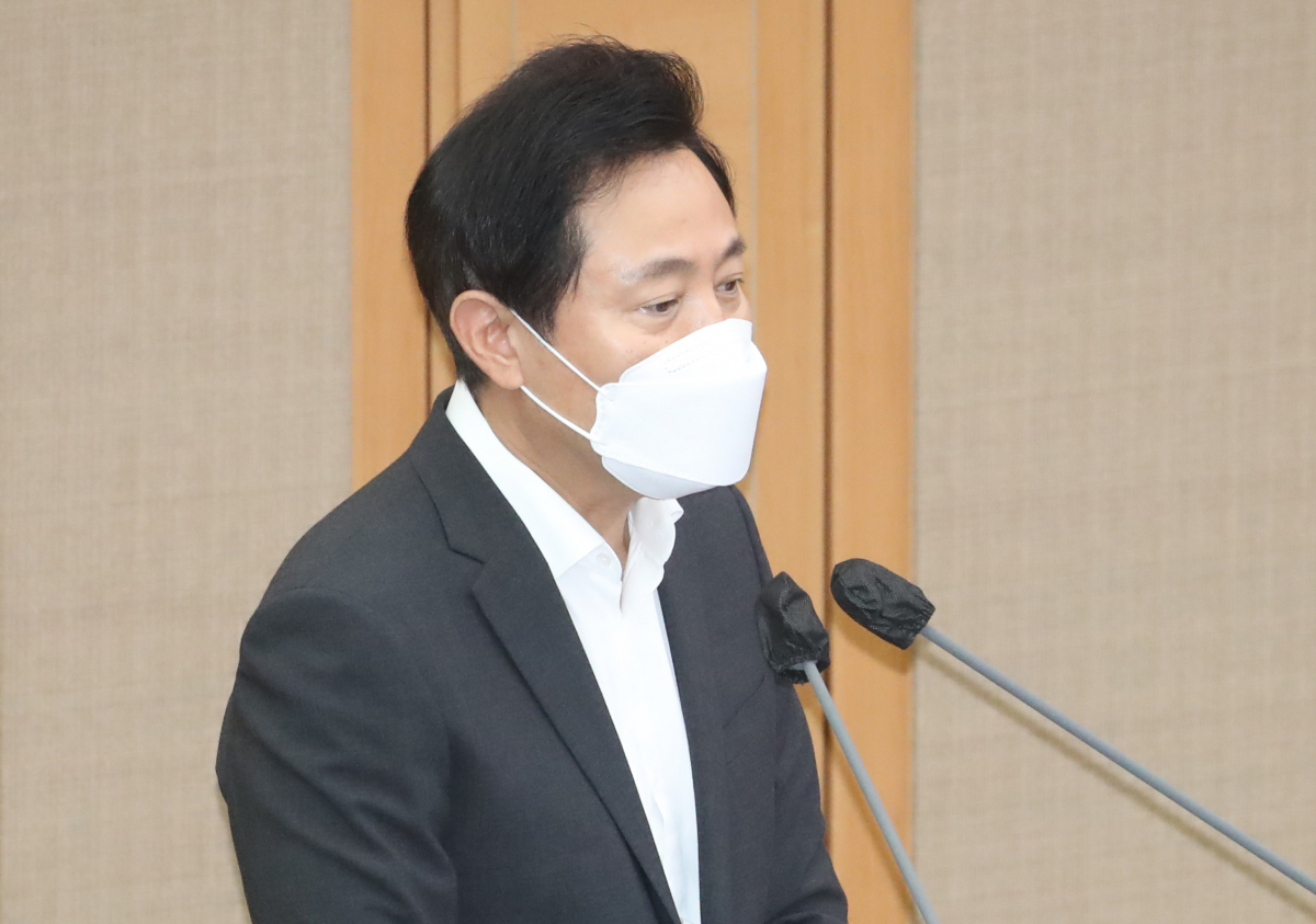 ▲오세훈 서울시장이 15일 오전 서울 중구 서울시의회에서 열린 제314회 임시회 제2차 본회의에서 시정질문에 답하고 있다. (뉴시스)