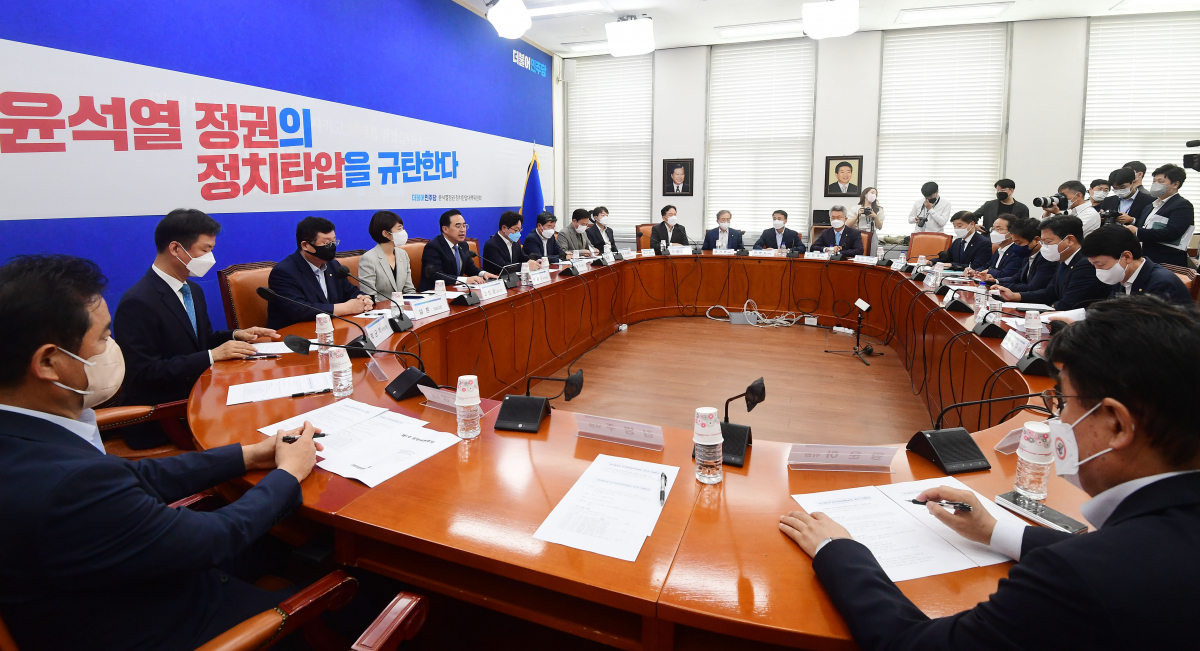 ▲더불어민주당 박홍근 원내대표가 19일 오전 국회에서 열린 윤석열정권정치탄압대책위원회 전체회의에서 발언하고 있다. (국회사진기자단)