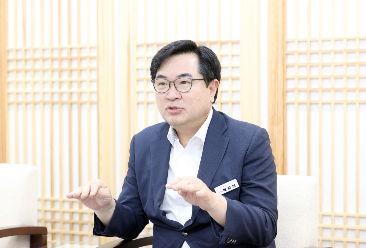 ▲박일하 동작구청장은 "구청이 직접 주도하는 주택정비사업인 '동작구형 재개발‧재건축' 모델을 구축해 기간을 획기적으로 줄이겠다"고 말했다.  (사진제공=동작구청)