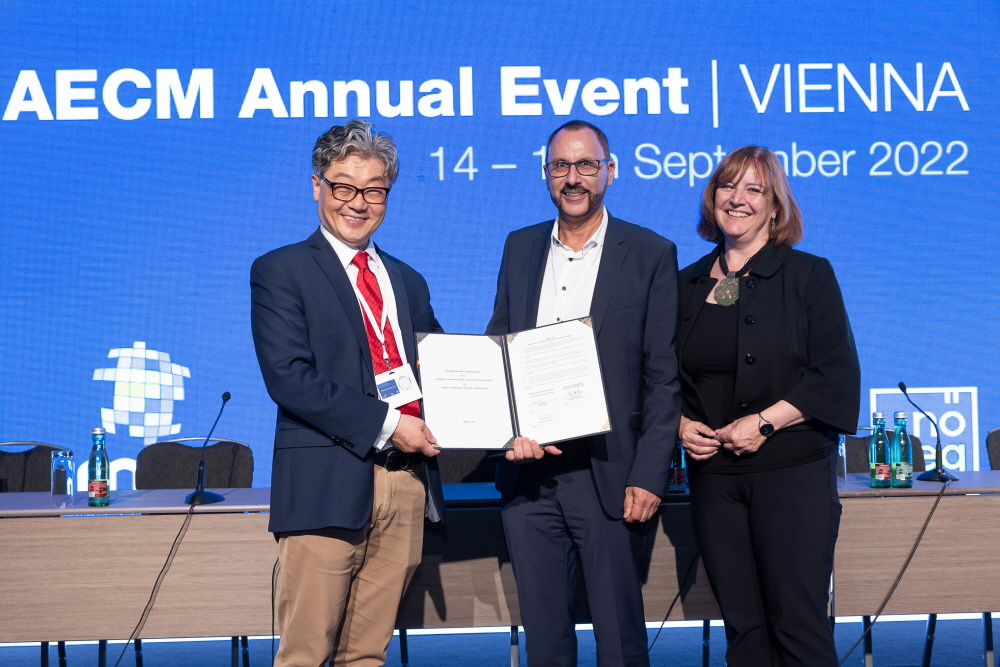 ▲기술보증기금은 유럽보증기관연합과 중소기업 지원정책발굴 및 기술평가시스템 개발을 촉진하기 위해 양해각서를 체결했다. 양측은 향후 정보교류와 지원시스템 제공 등 포괄적 협력에 나선다. (사진제공=기술보증기금)