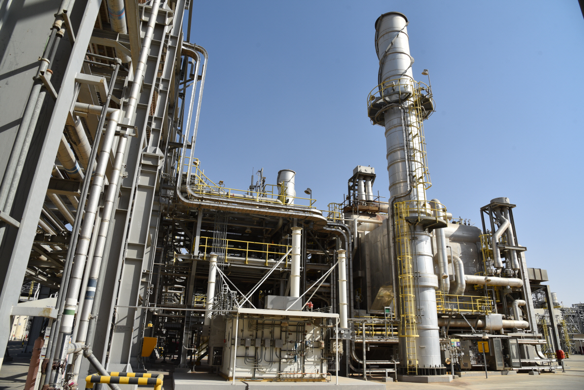 ▲2021년 6월 28일 사우디아라비아 동부 샤르키야주의 담맘에 있는 사우디 국영 석유회사 아람코 시설이 보이고 있다. 담맘/신화뉴시스
