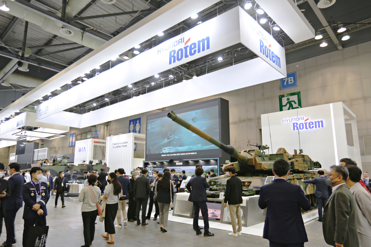 ▲대한민국방위산업전 2022에 참가한 현대로템 전시관 전경. (사진제공=현대로템)