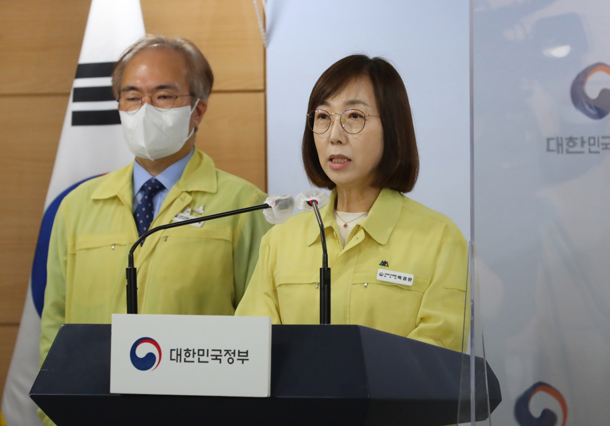 ▲백경란 중앙방역대책본부장(질병관리청장)이 9월 23일 오전 서울 종로구 정부서울청사 브리핑실에서 실외 마스크 의무화 폐지 등 중앙재난안전대책본부 코로나19 대응 정례브리핑을 하고 있다. (뉴시스)