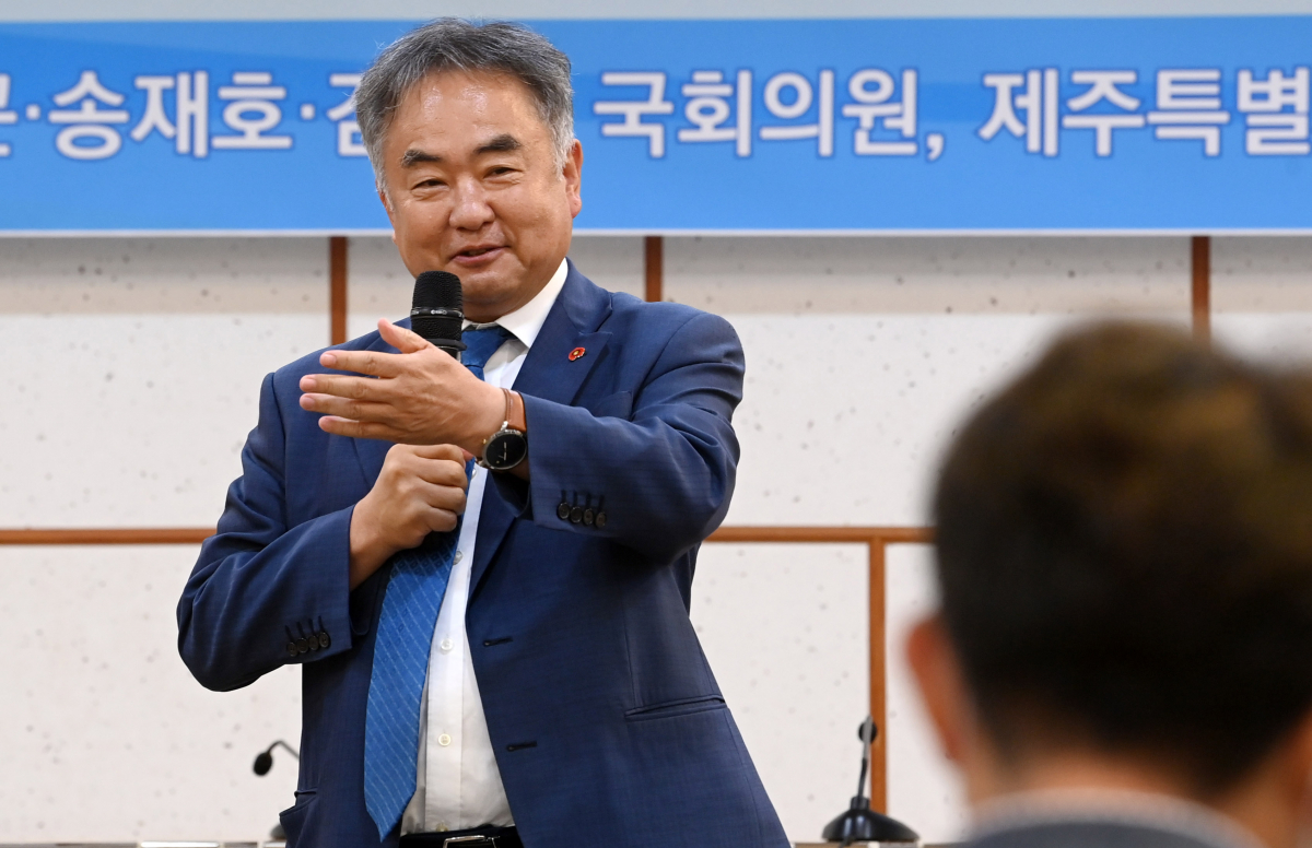 ▲송재호 더불어민주당 의원이 14일 국회 의원회관에서 열린 정책토론회에서 발언하고 있다. (뉴시스)