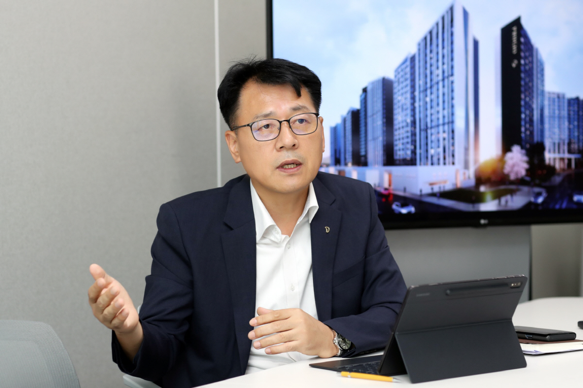 ▲정정원 대우건설 리모델링사업팀장이 이투데이와의 인터뷰에서 리모델링 사업 전망에 대해 발언하고 있다. (사진제공=대우건설)
