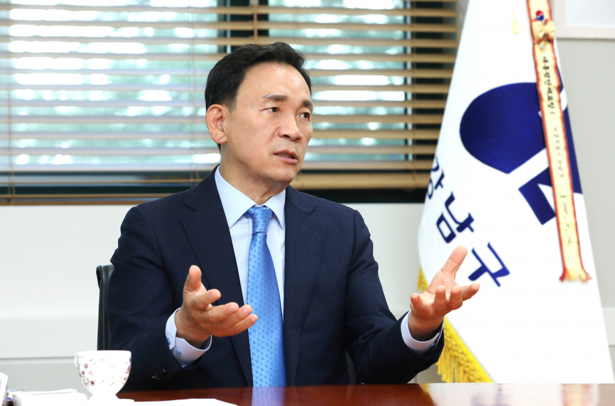 ▲조성명 강남구청장은 "주민 불편을 줄이기 위해 중앙정부 등과 적극 소통하고 협력할 것"이라며 "구민들의 신의에 보답하는 신뢰를 주는 구청장이 되고 싶다"고 말했다.  (사진제공=강남구)