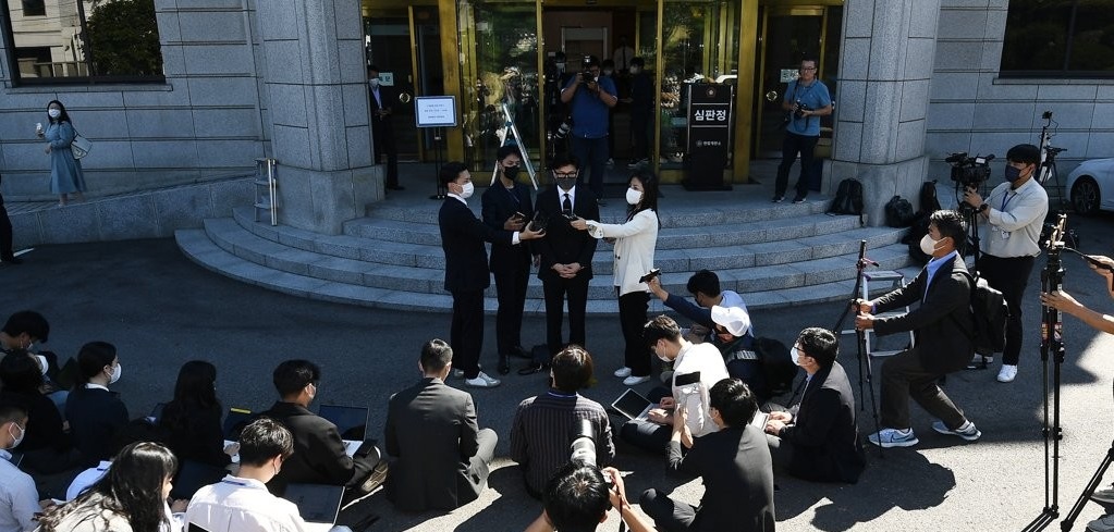 ▲한동훈 법무부 장관이 27일 오후 서울 종로구 헌법재판소에서 열린 '검수완박(검찰 수사권 완전 박탈)'법안 관련 공개 변론 참석에 앞서 취재진에게 입장을 밝히고 있다. (연합뉴스)