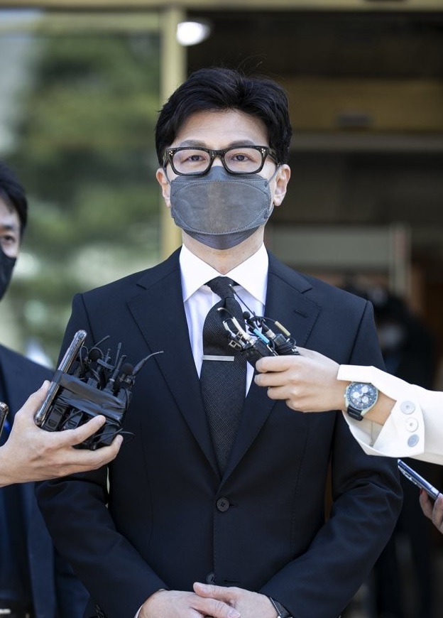 ▲한동훈 법무부 장관이 27일 오후 서울 종로구 헌법재판소에서 열린 '검수완박(검찰 수사권 완전 박탈)'법안 관련 공개 변론 참석에 앞서 취재진에게 입장을 밝히고 있다. (연합뉴스)