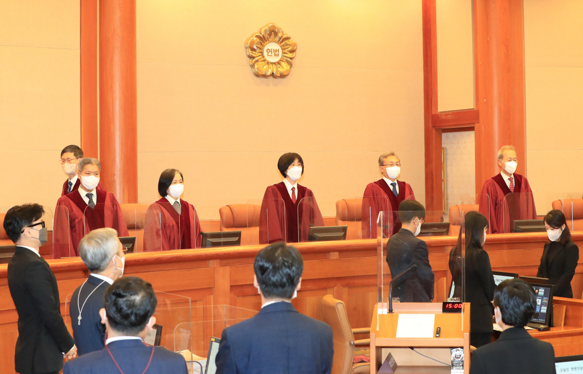 ▲27일 오후 서울 종로구 헌법재판소에서 '검수완박'(검찰 수사권 완전박탈)법 권한쟁의심판 사건과 관련 공개변론이 열리고 있다.  (뉴시스)