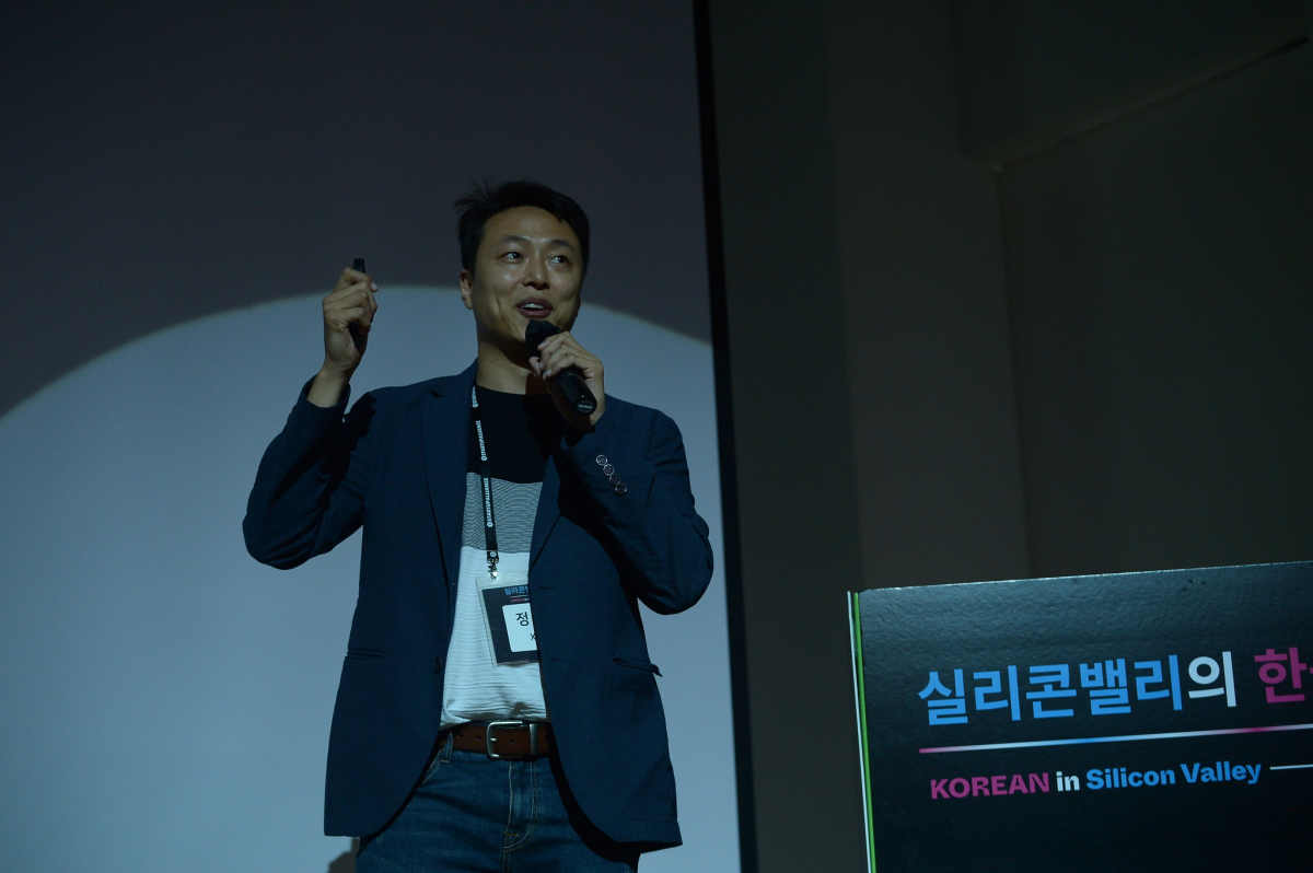 ▲정영훈 XL8.ai 대표가 27일 성남 네이버 그린팩토리 커넥트홀에서 열린 ‘실리콘 밸리의 한국인’ 행사에서 발표를 하고 있다. (사진제공=스타트업얼라이언스)